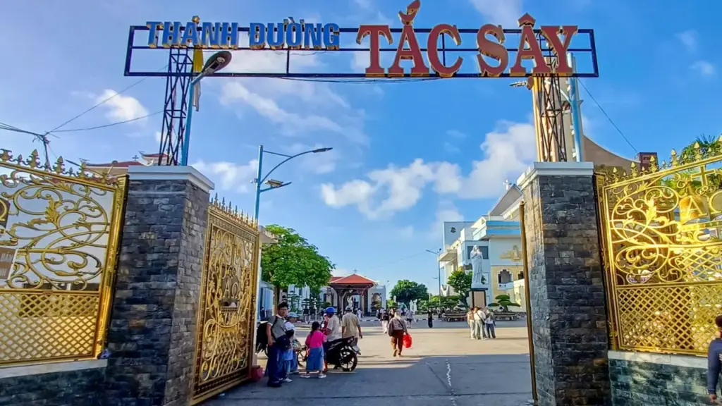 Cà Mau tạm dừng lưu thông qua Quốc lộ 1 đoạn Nhà thờ Tắc Sậy