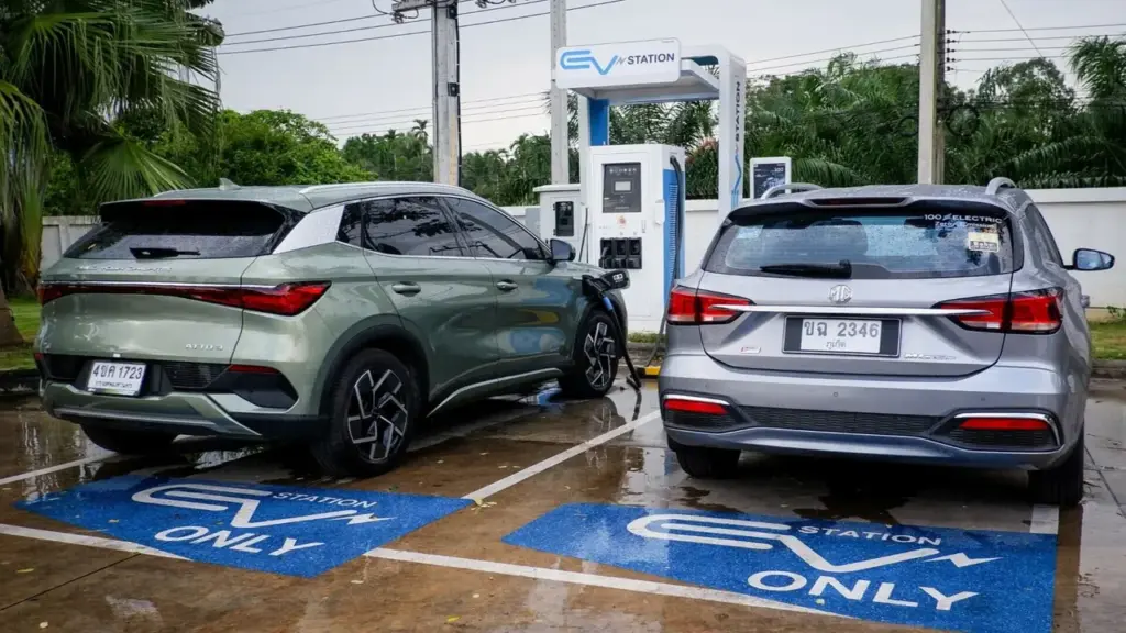 Các nước thiếu hụt trạm sạc trước làn sóng xe điện Trung Quốc