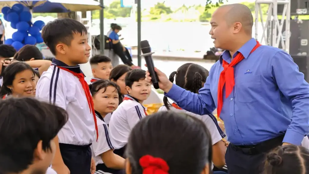 Cấm hay hướng dẫn? Tranh luận về việc trẻ dưới 16 tuổi dùng mạng xã hội