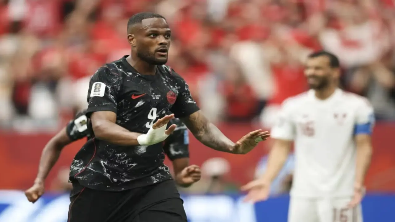 Canada 3-0 Qatar (Hết hiệp 1): Chủ nhà thăng hoa, đối thủ nhận thẻ đỏ