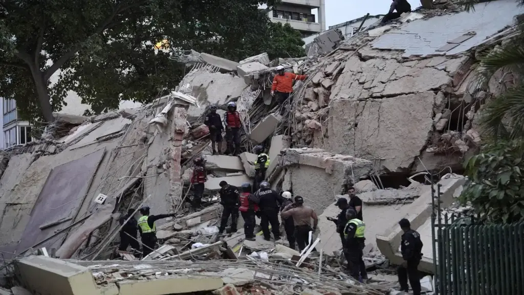 Cảnh đổ nát ở thủ đô Venezuela sau động đất kép