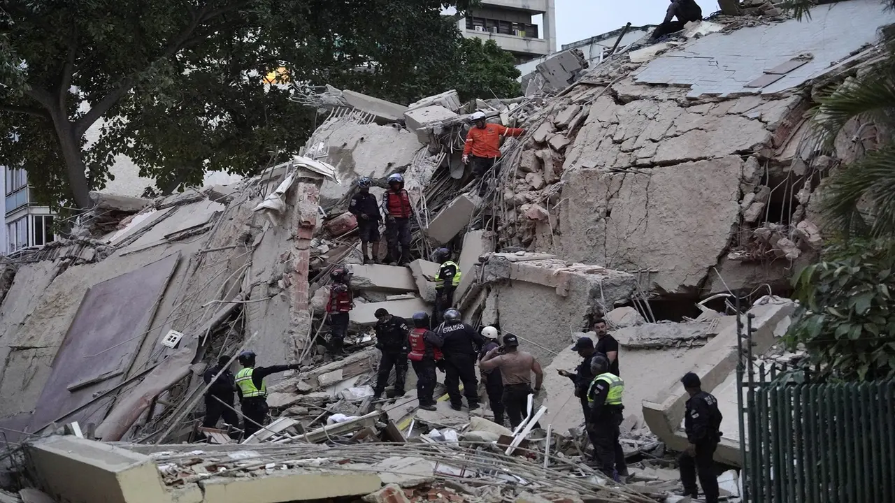 Cảnh đổ nát ở thủ đô Venezuela sau động đất kép