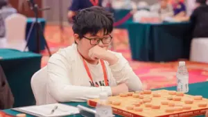 Cao thủ hạng 3 cờ tướng Trung Quốc bất lực trước kỳ thủ ngồi xe lăn