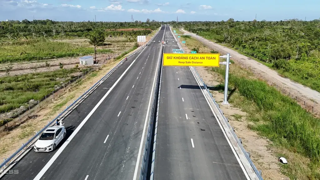 Cầu cạn được đề xuất thay thế đất đắp cho cao tốc miền Tây