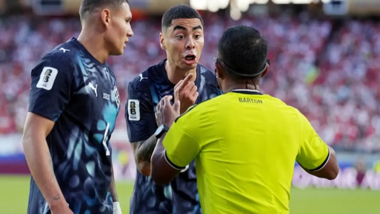 Cầu thủ đầu tiên nhận thẻ đỏ tại World Cup 2026 vì lấy tay che miệng, Messi… hãy coi chừng