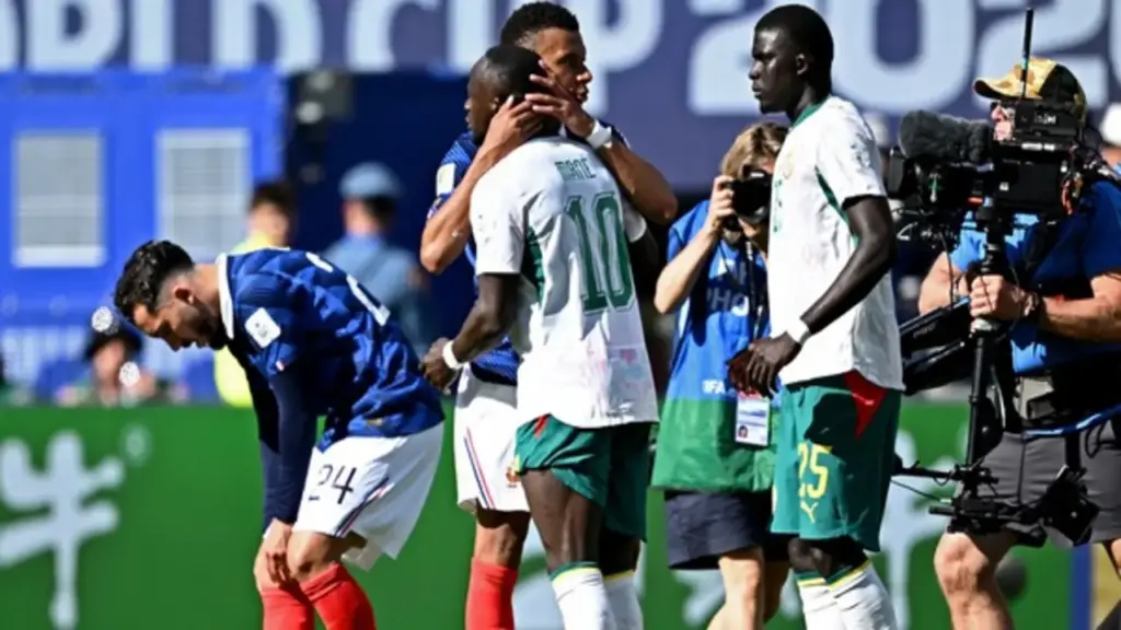 Cầu thủ đội tuyển Senegal phải đặt đồ ăn từ ‘xe công nghệ’, chưa nhận tiền thưởng