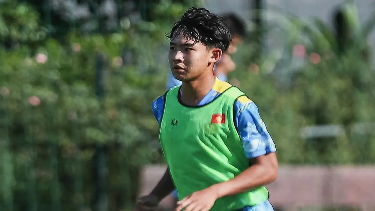 Cầu thủ Việt kiều Khoi Truong trụ lại U19 Việt Nam