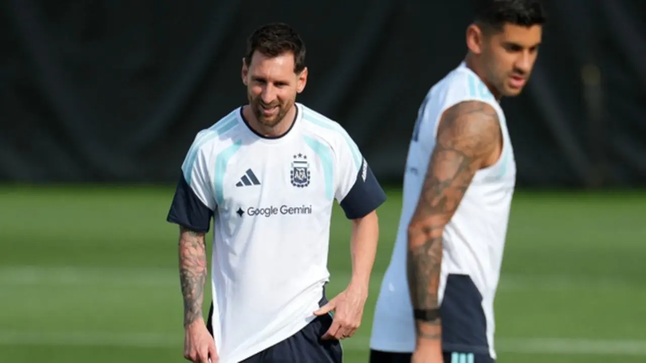 CĐV Brazil ‘yểm bùa’ Messi, người hâm mộ Argentina lập tức đáp trả