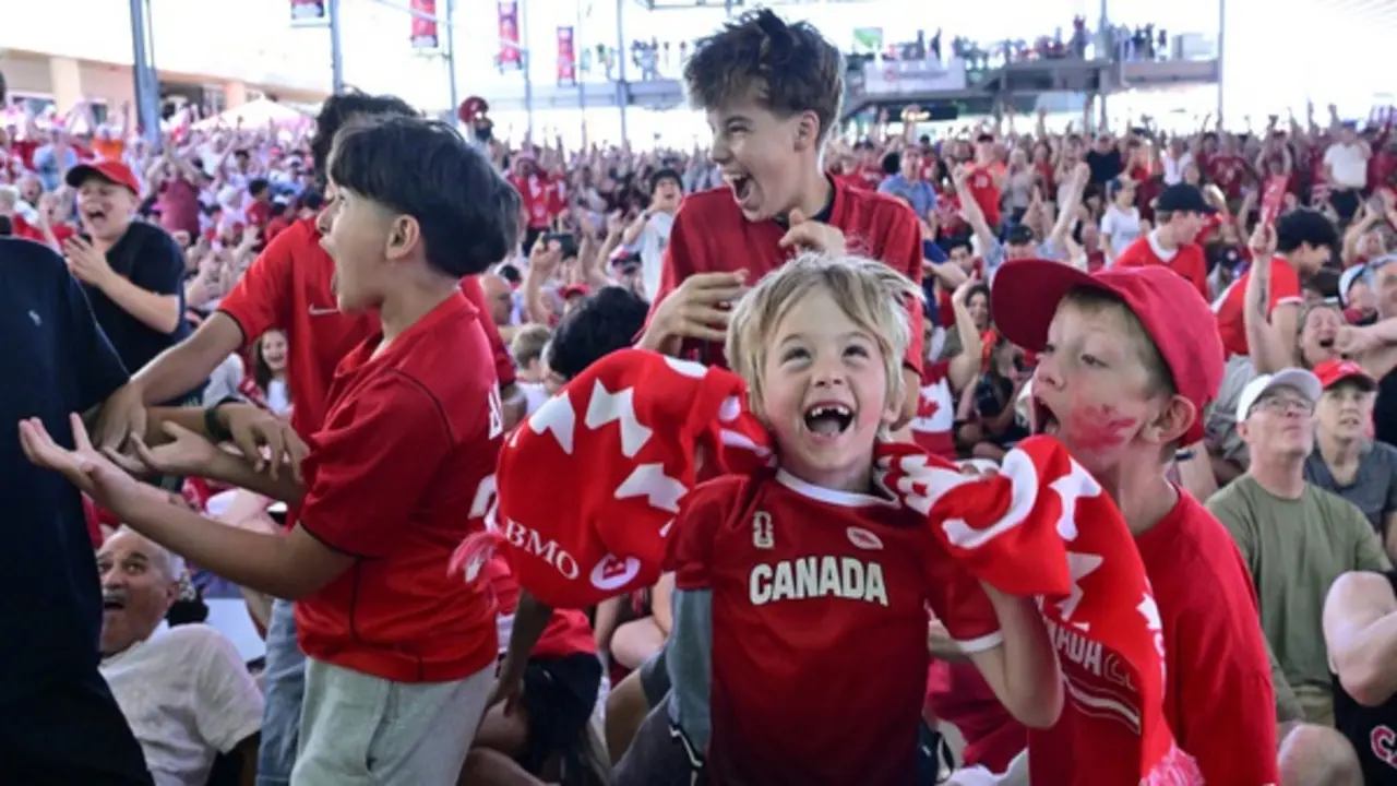 CĐV Canada mở hội sau chiến thắng lịch sử tại World Cup