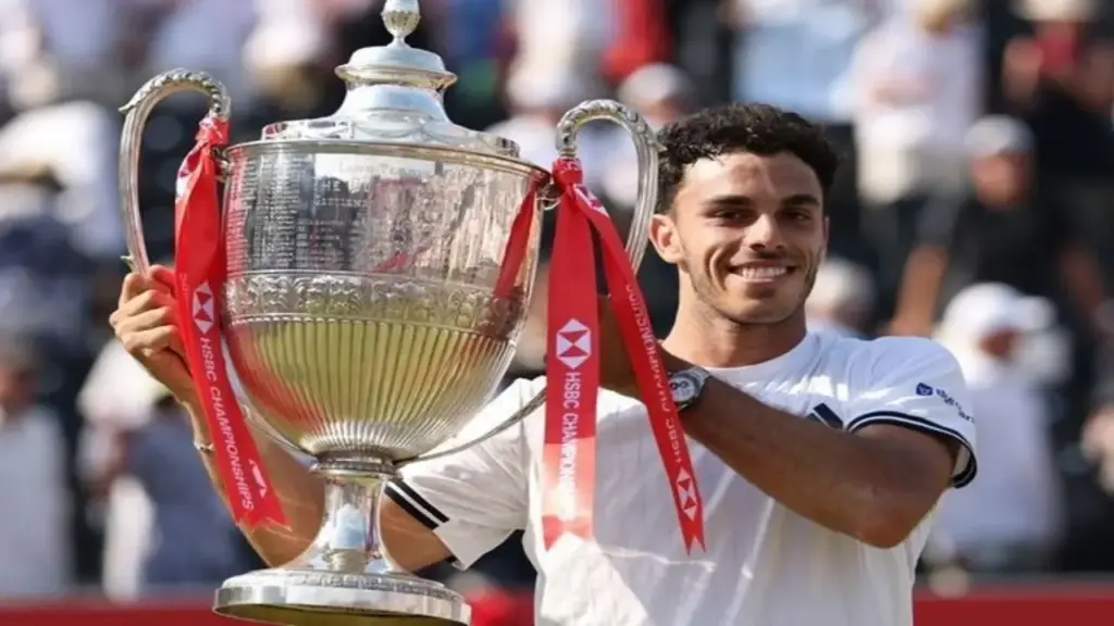 Cerundolo vô địch Queen's Club, Tiafoe lên ngôi ở Halle Open