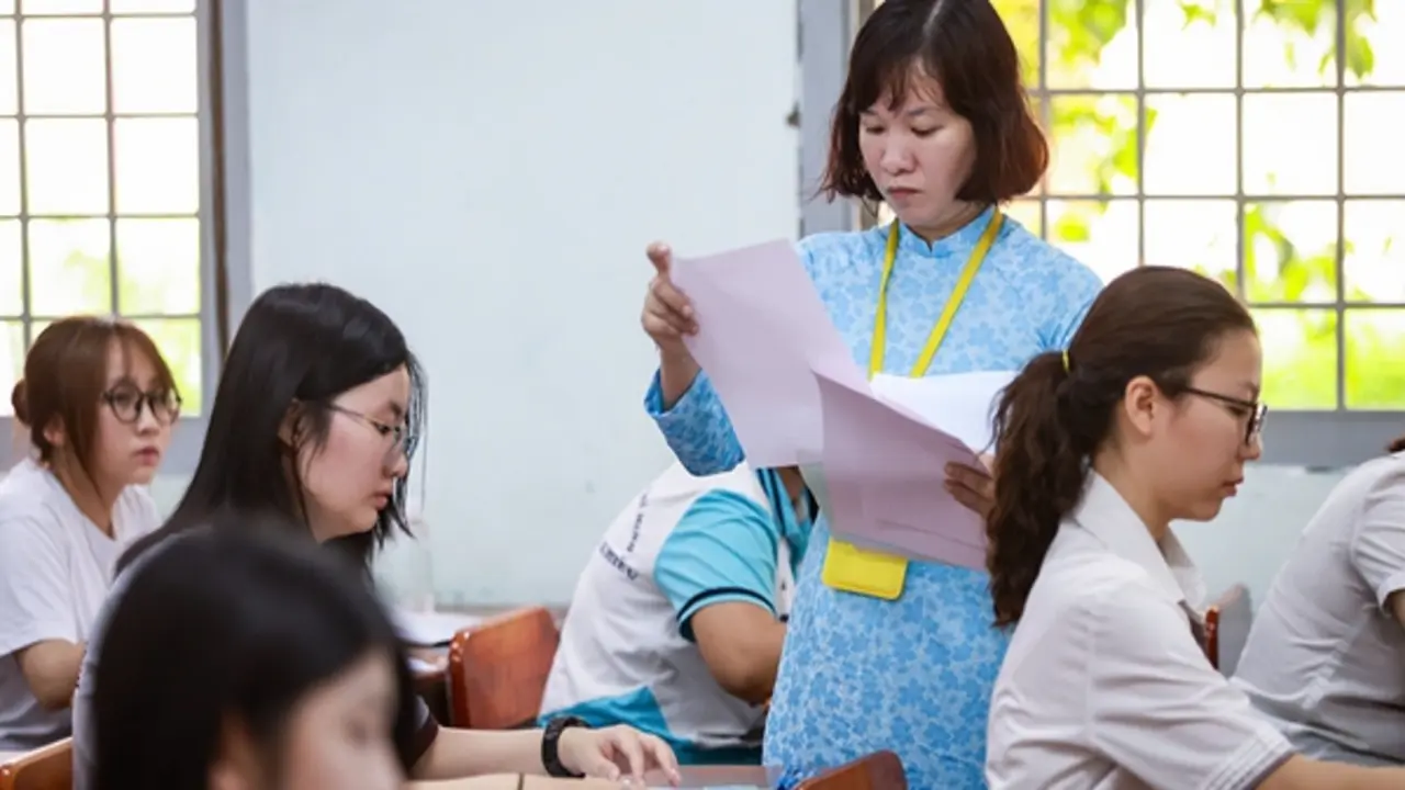 Chấm văn thi tốt nghiệp THPT theo rubric: Chuyển từ 'đếm ý' sang đánh giá mức độ