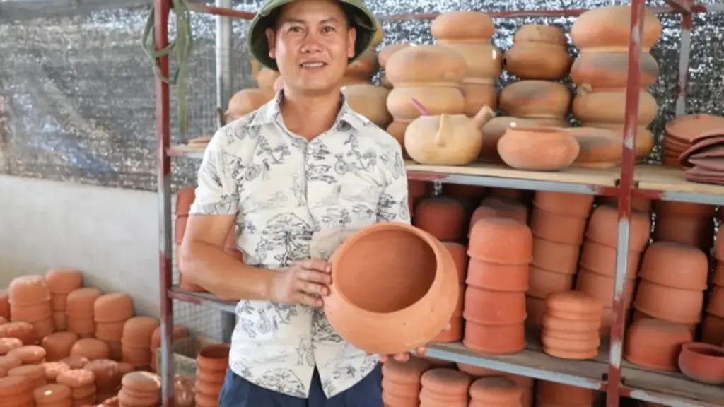 Chàng trai xứ Nghệ từ bỏ suất đi Nhật để giữ lửa làng nồi đất