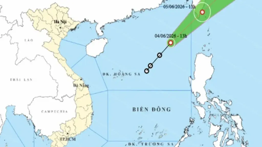 Chiều tối nay, Bắc và Nam bộ có mưa lớn, áp thấp nhiệt đới di chuyển nhanh