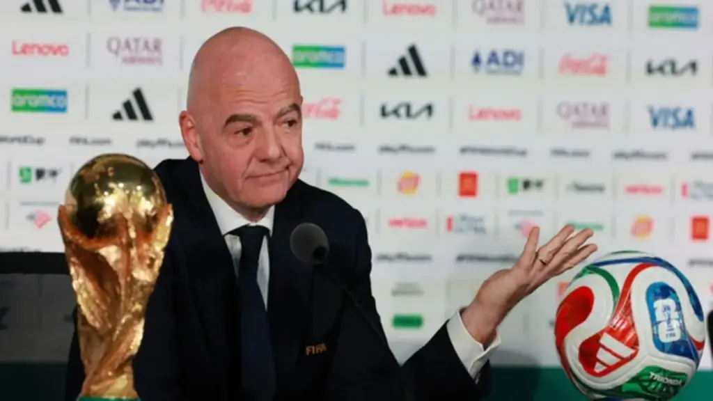 Chủ tịch FIFA di chuyển hàng chục nghìn km, 'phân thân' tại World Cup 2026?