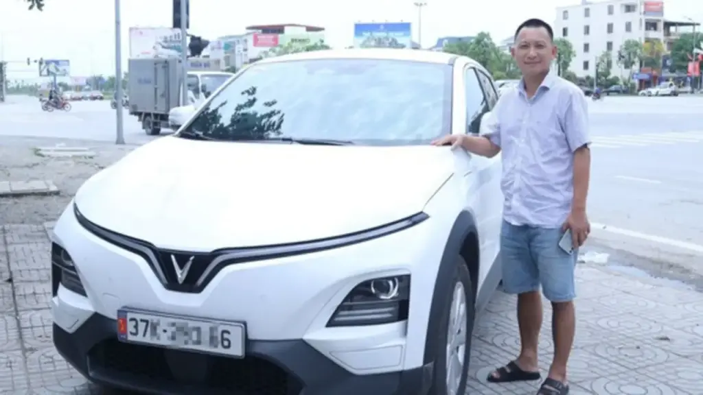 Chủ xe VF 6 tiết lộ lý do “lớn gan” mua xe tặng vợ rồi… chiếm làm của riêng