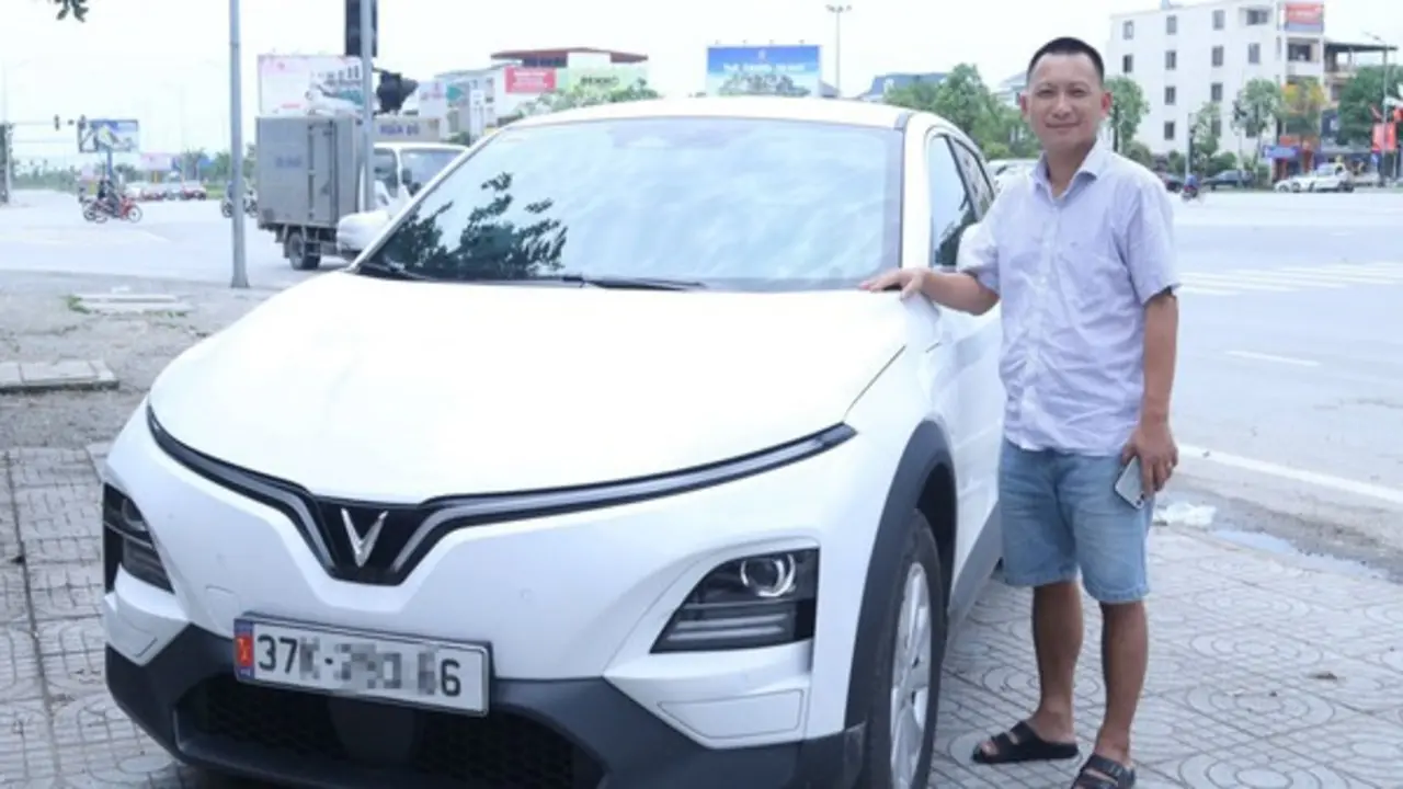Chủ xe VF 6 tiết lộ lý do “lớn gan” mua xe tặng vợ rồi… chiếm làm của riêng