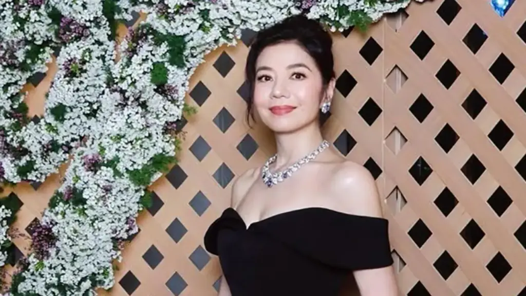 Chung Sở Hồng 'duyên dáng già đi'