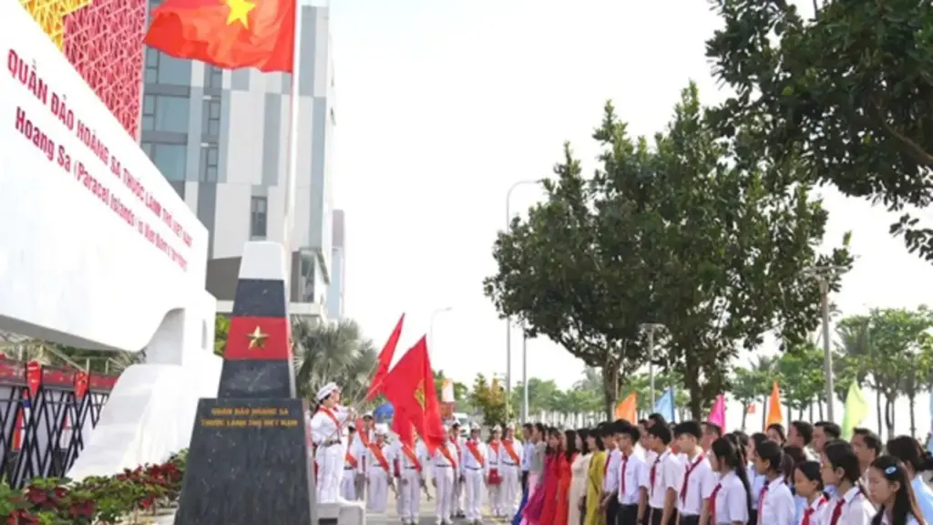 Chuyện ghi ở Chi bộ đặc khu Hoàng Sa