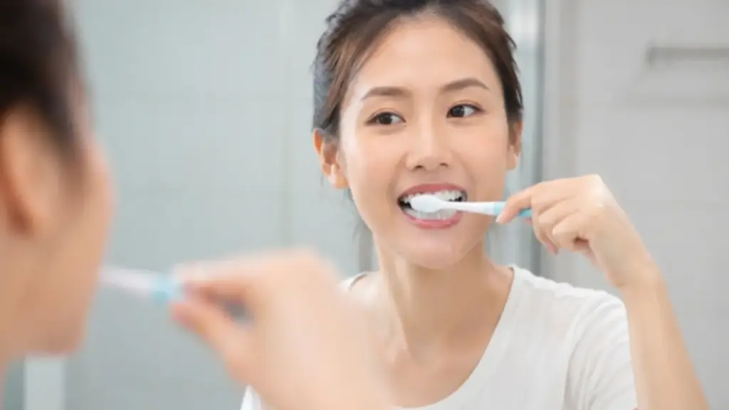 Chuyên gia nha khoa hé lộ ‘quy tắc 2 - 2’ khi đánh răng
