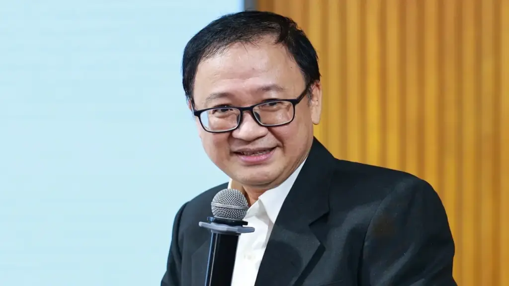 Chuyên gia: Nhà nước đang 'vừa đá bóng vừa thổi còi' khi định giá đất