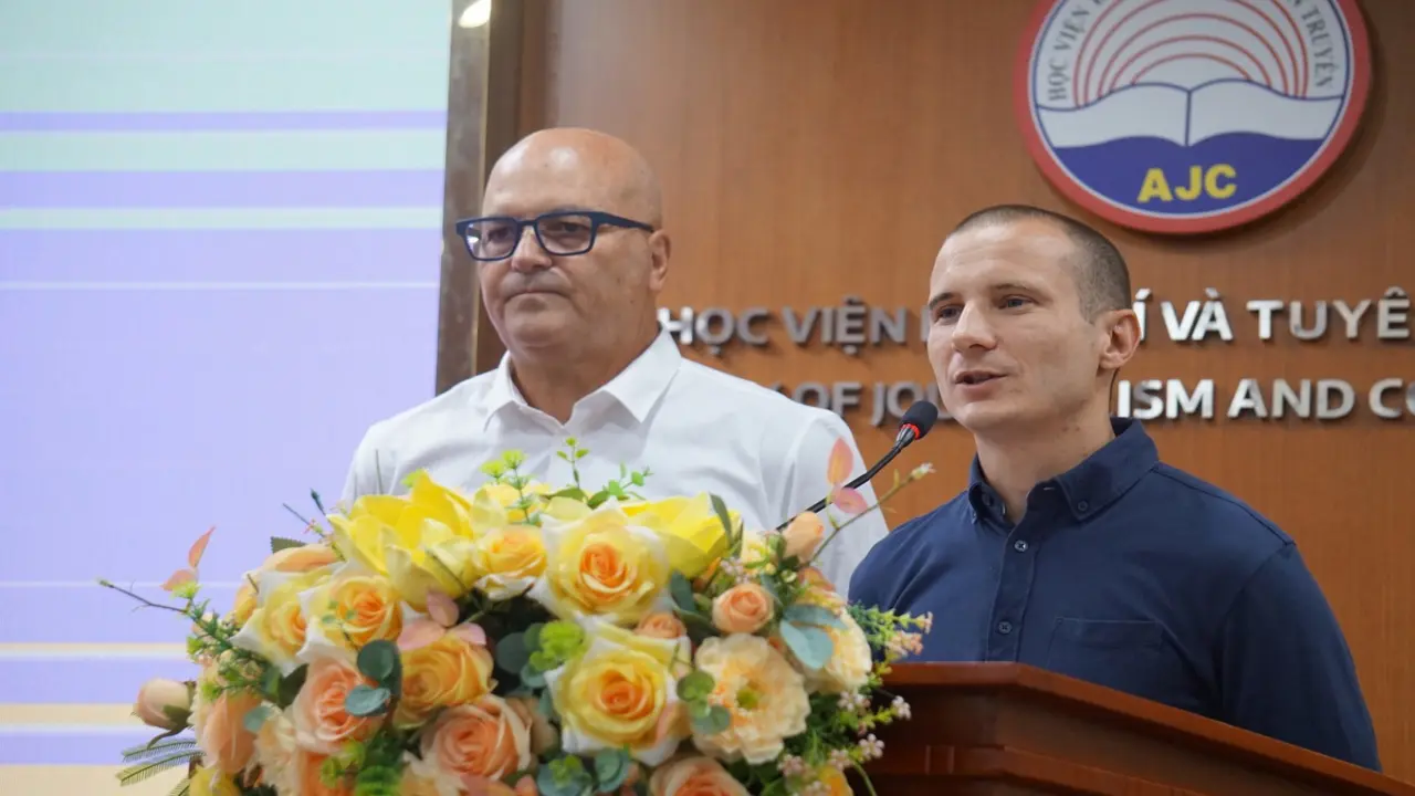 Chuyên gia Pháp: Tương lai thuộc về những người biết cách sử dụng AI