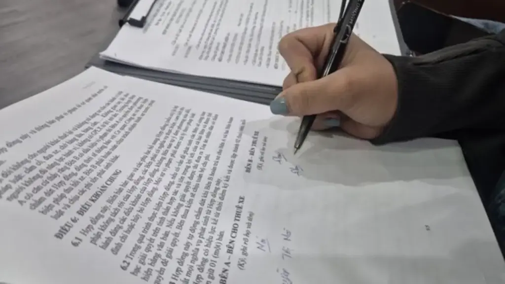 Chuyện không của riêng ai: Mất tiền chỉ vì… ký hợp đồng mà không đọc điều khoản