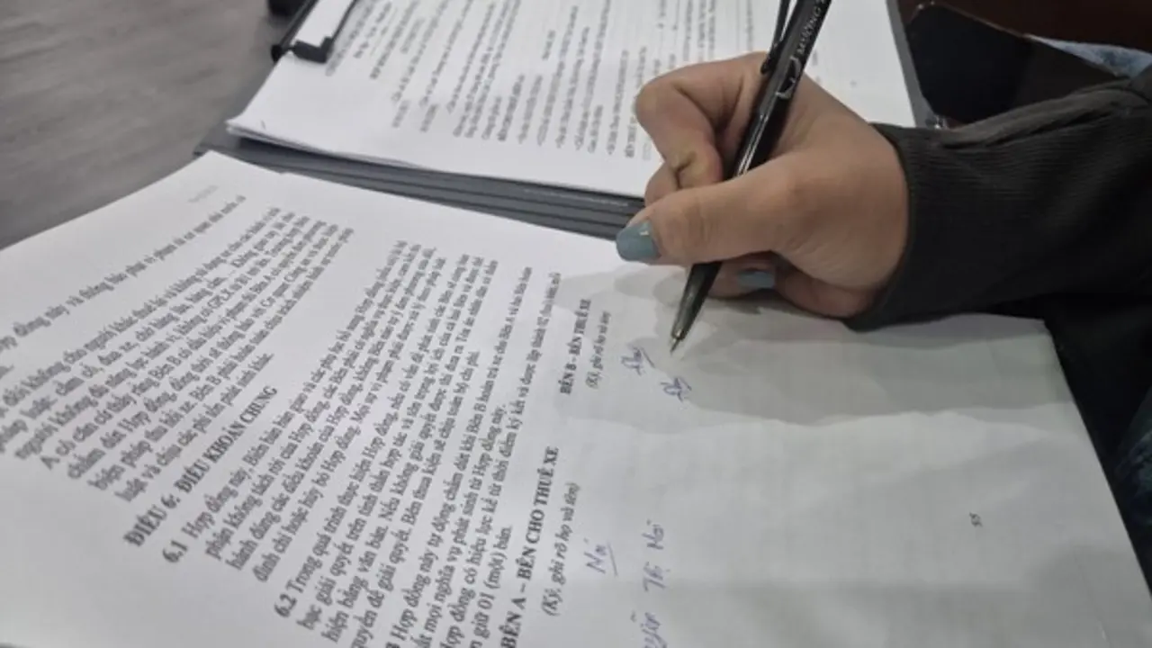 Chuyện không của riêng ai: Mất tiền chỉ vì… ký hợp đồng mà không đọc điều khoản