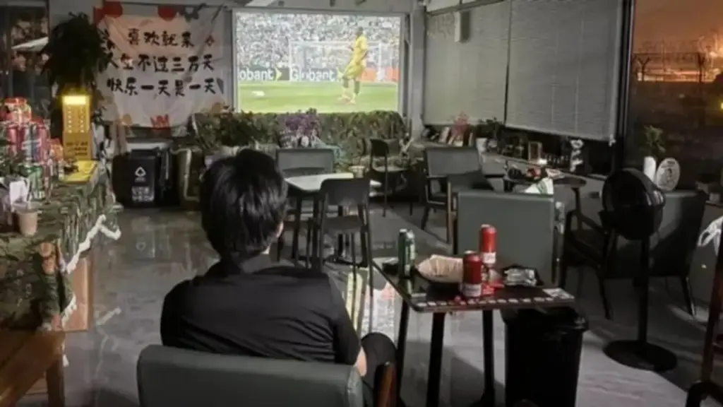 "Chuyện lạ" ở quán cà phê mùa World Cup