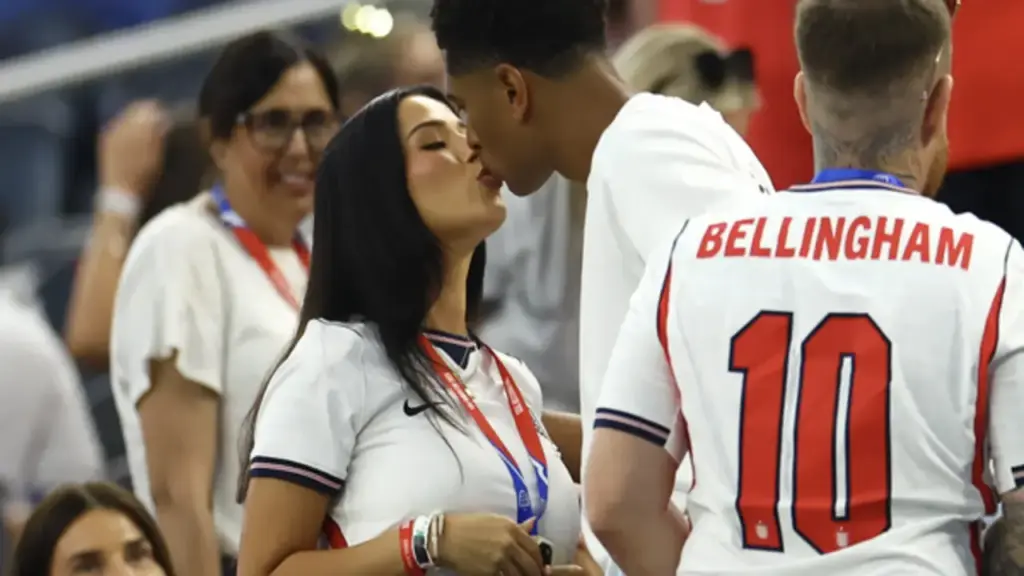 Chuyện 'yêu' tại World Cup 2026: Đội tuyển Anh bị cấm qua đêm với WAGs, Messi và Ronaldo thì sao?