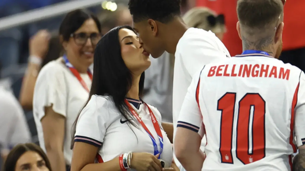 Chuyện 'yêu' tại World Cup 2026: Đội tuyển Anh bị cấm qua đêm với WAGs, Messi và Ronaldo thì sao?
