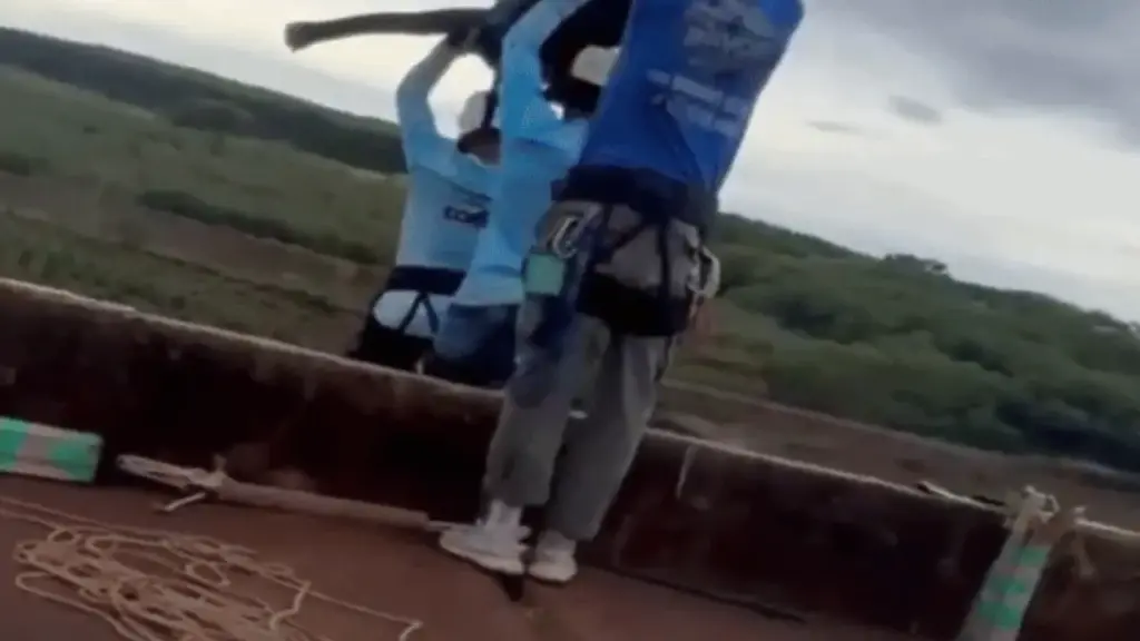 Cô gái Brazil tử vong vì bị đẩy từ độ cao 40m khi chưa móc dây an toàn