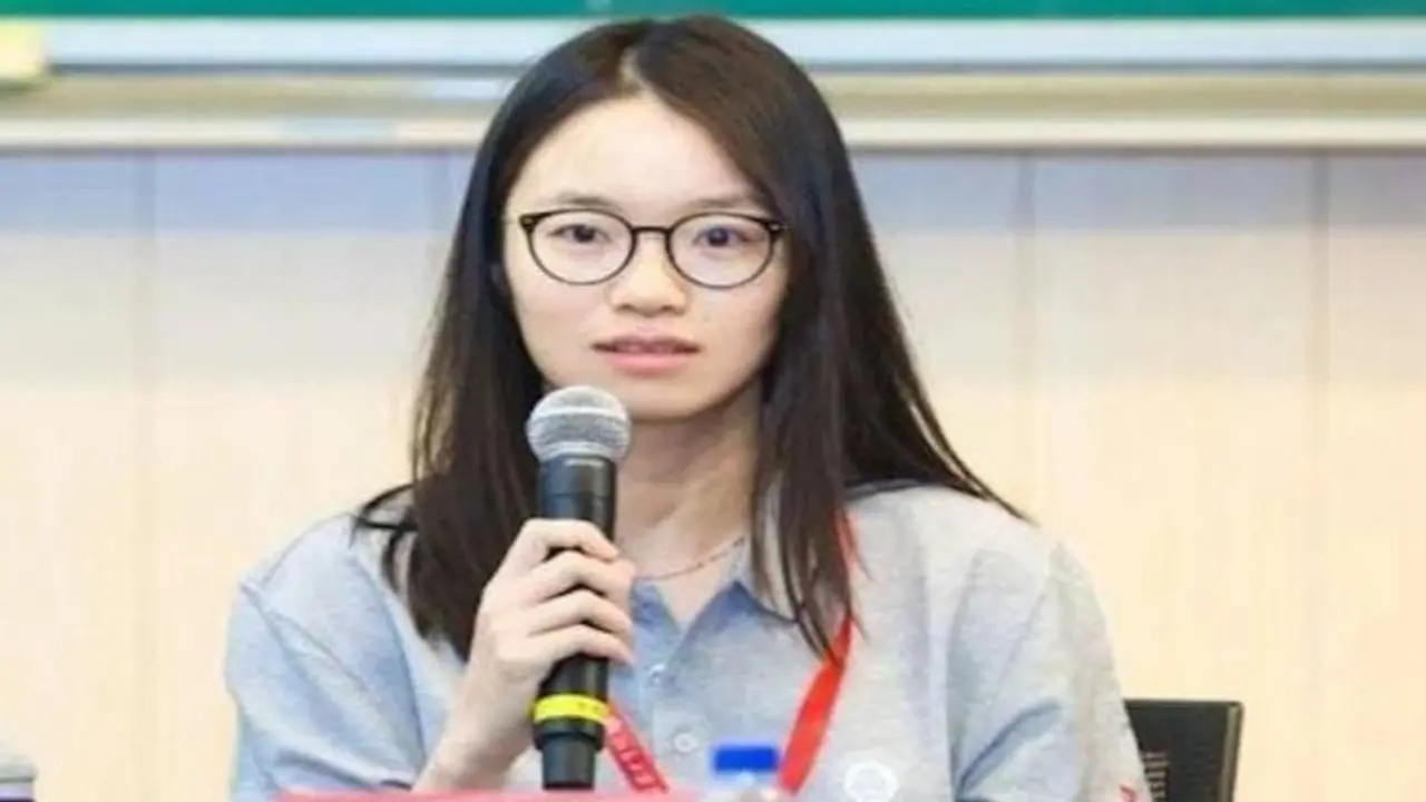 Cô gái đỗ đại học năm 16 tuổi, nhận danh hiệu giáo sư ở tuổi 35