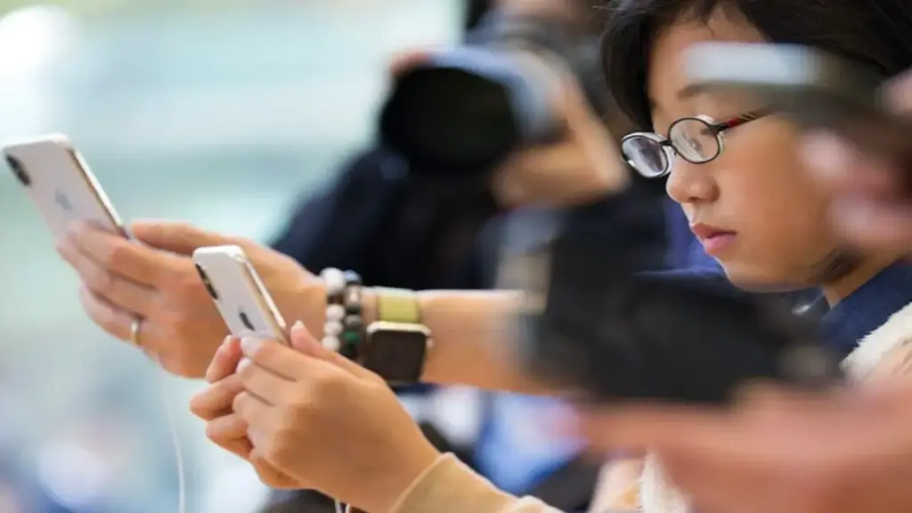 Có nên cấm trẻ em sử dụng mạng xã hội?