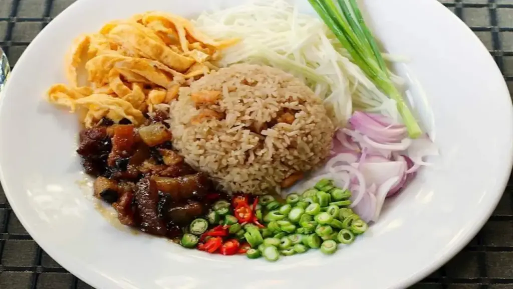 Cơm đảo với mắm tôm bị liệt trong Top món dở nhất Đông Nam Á, gây tranh cãi