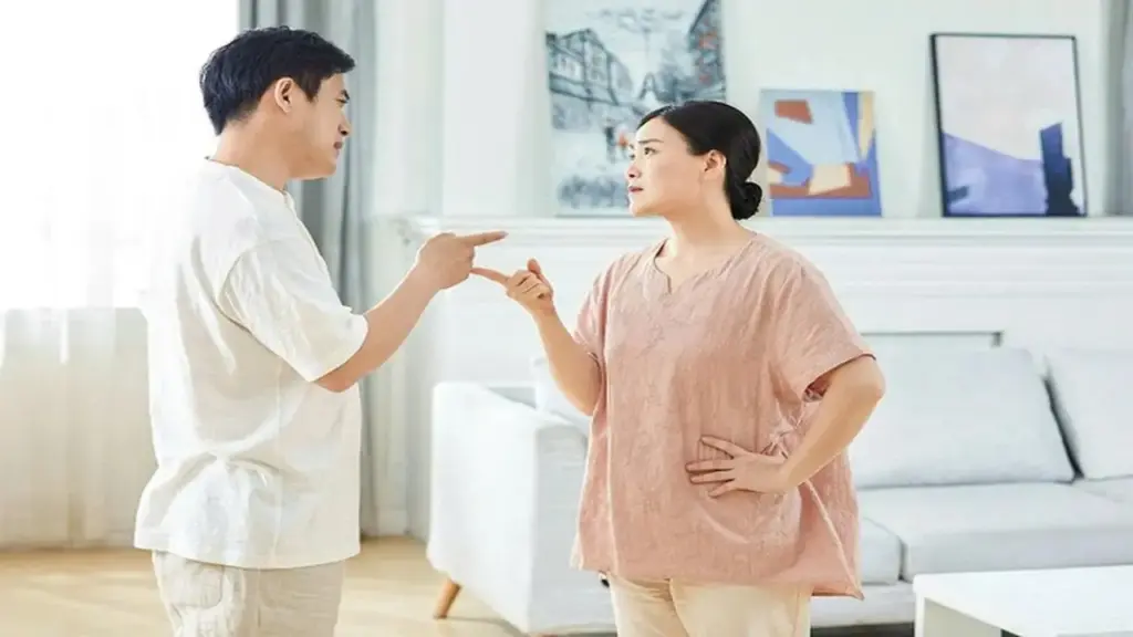 Con dâu bị từ mặt vì trách bố chồng vô trách nhiệm