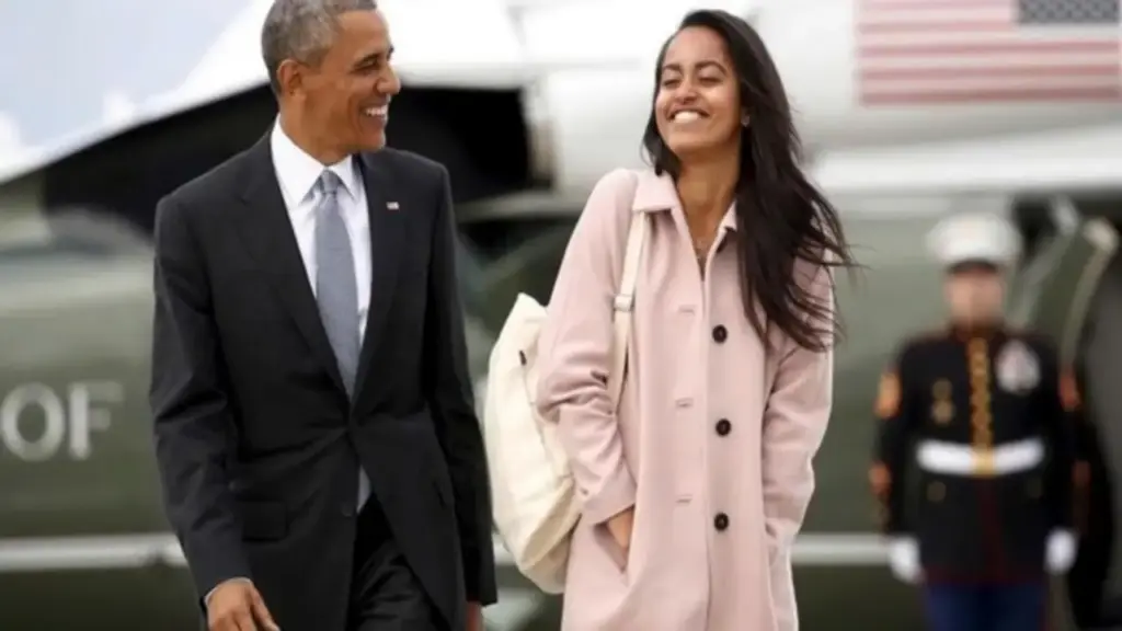 Con gái Barack Obama 'cấm' bố mẹ can dự vào sự nghiệp của mình