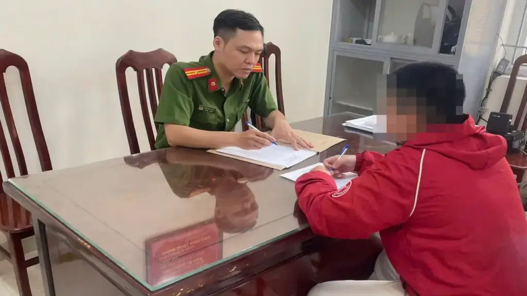 Công an đã mời làm việc nam shipper giật tóc, kéo lê cô gái trên vỉa hè