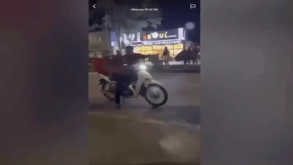 Công an xác minh clip nam shipper bị hành hung giữa đường