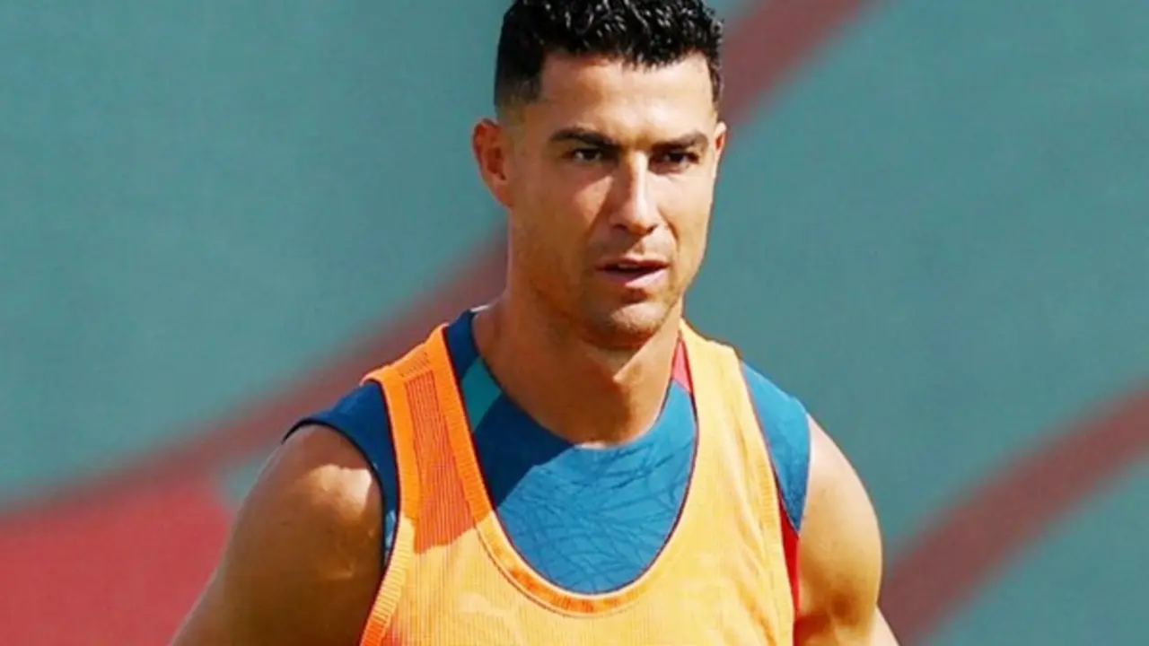 Cristiano Ronaldo có động thái đầy ẩn ý giữa "tâm bão"