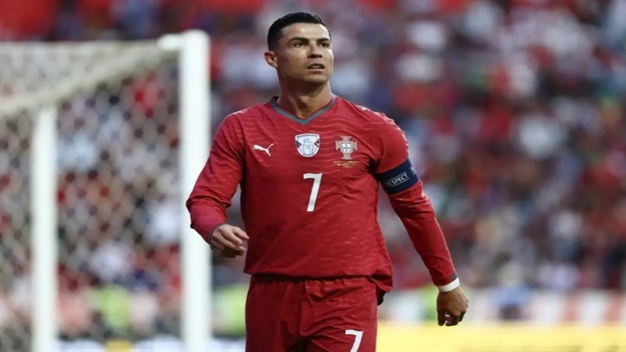 Cristiano Ronaldo đáp trả mạnh mẽ chỉ trích “hết thời”