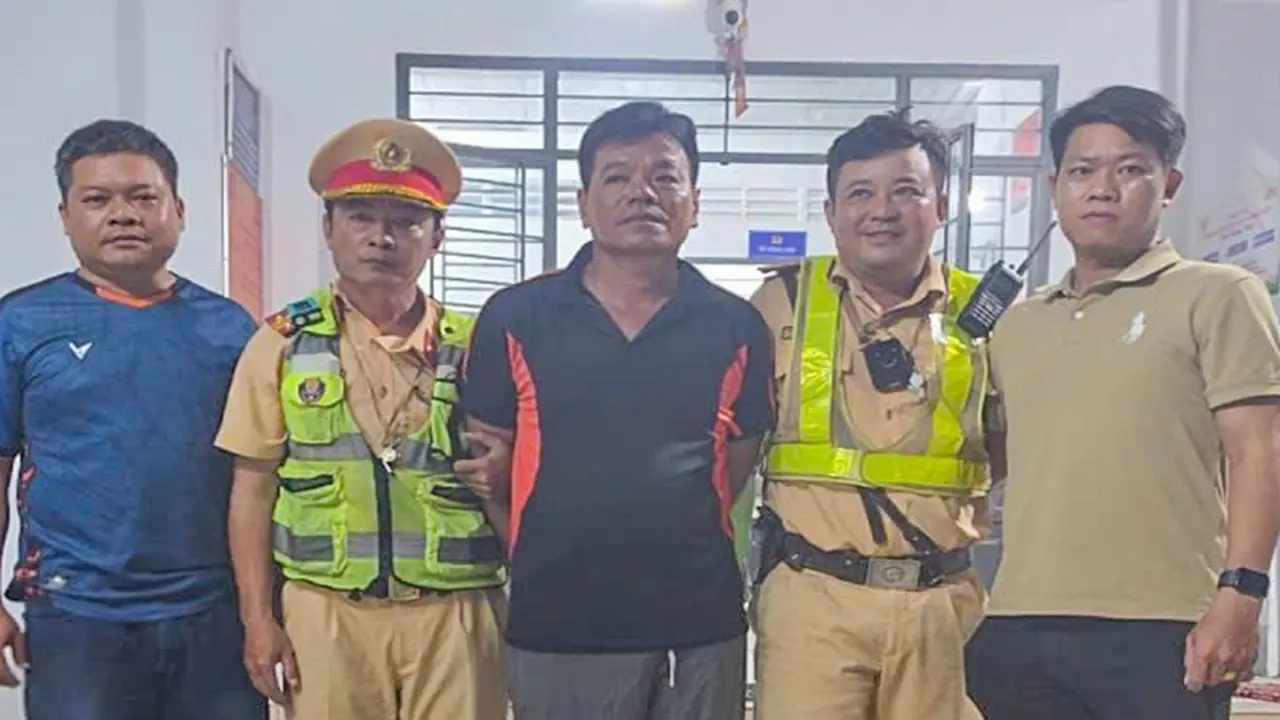 CSGT Đồng Tháp truy đuổi, bắt nghi phạm liên quan vụ giết người ở TP.HCM khi đang bỏ trốn
