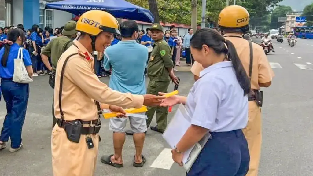 CSGT TP.HCM đảm bảo giao thông, phục vụ kỳ thi tuyển sinh lớp 10 năm học 2026-2027