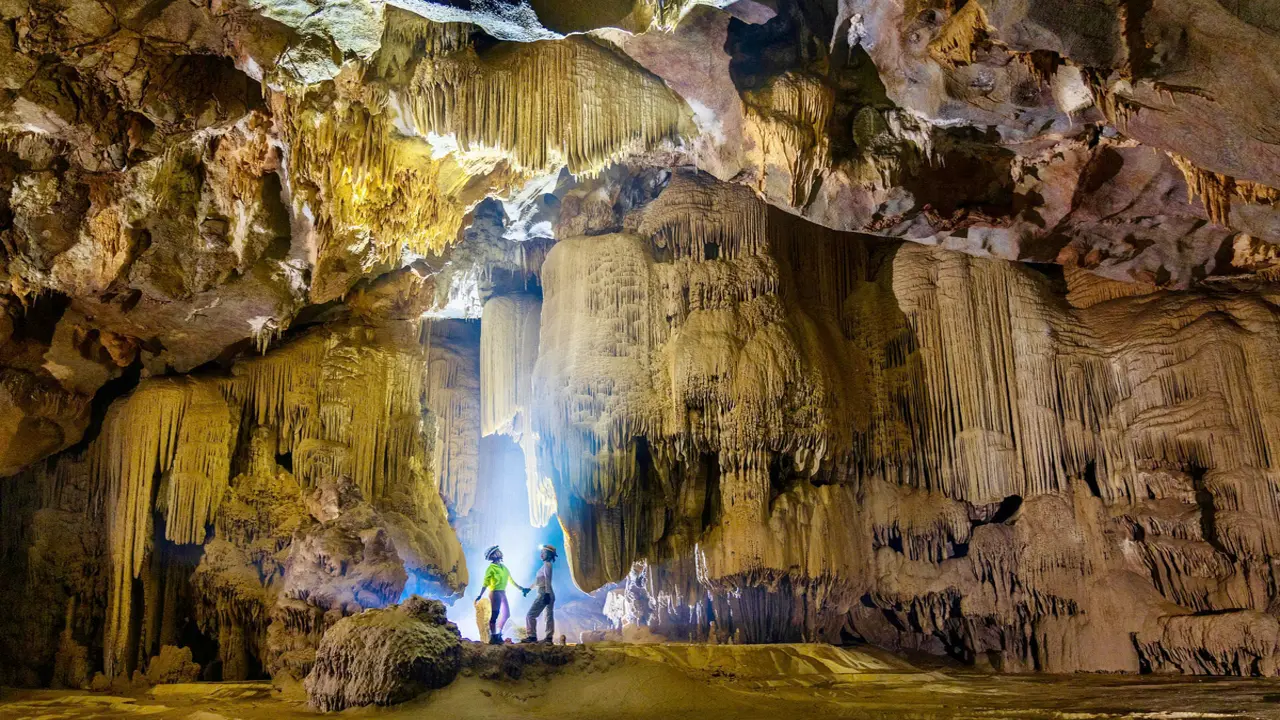 'Cung điện thạch nhũ' trong hang động mới phát hiện ở Phong Nha - Kẻ Bàng