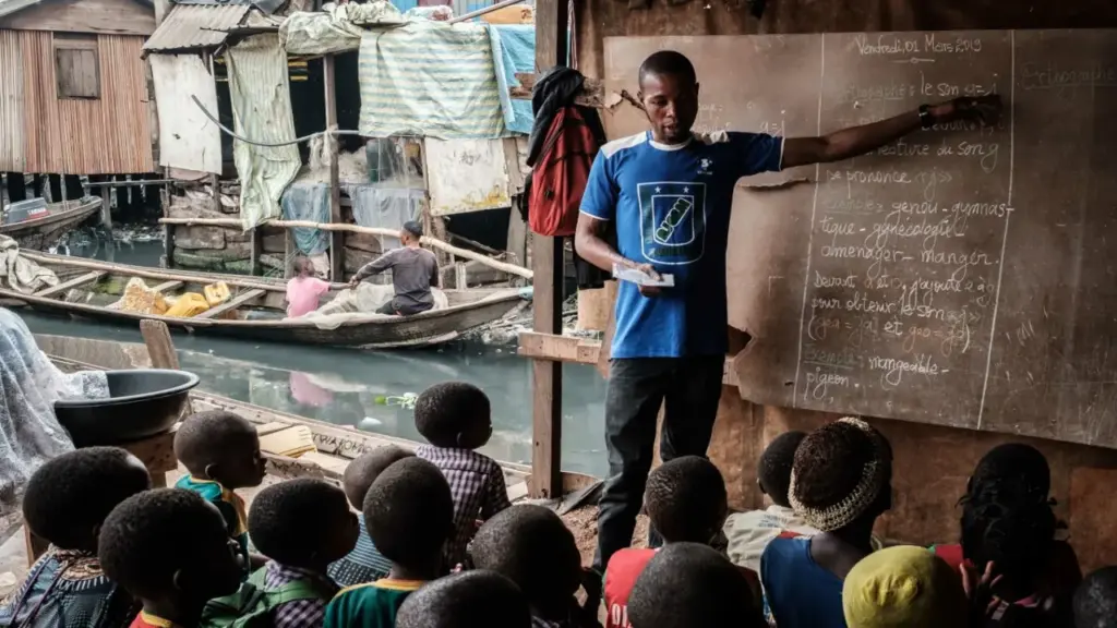 Cuộc sống tại 'khu ổ chuột nổi' lớn nhất thế giới ở Nigeria