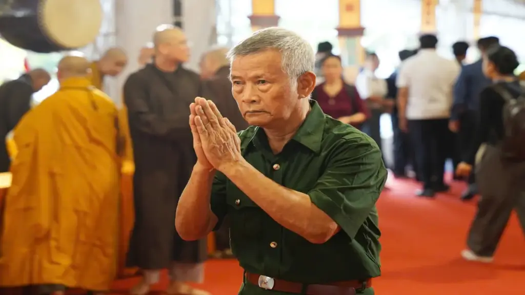 Cựu binh xúc động tại lễ tưởng niệm liệt sỹ ở Công viên Lê Thị Riêng