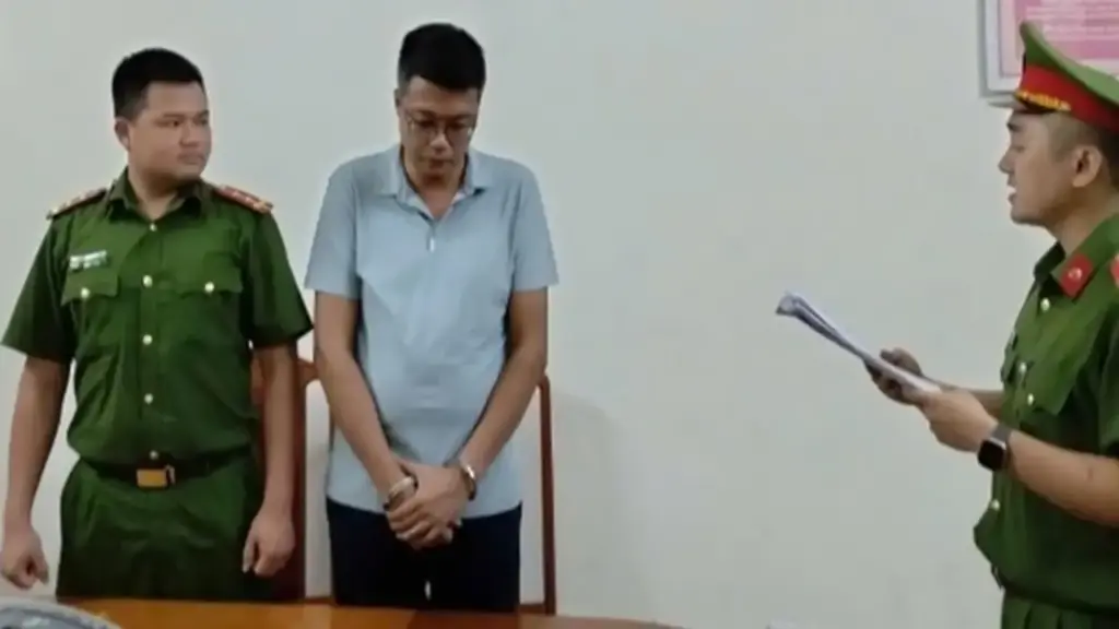 Cựu cán bộ ngân hàng lừa khách sang tên sổ đỏ, chiếm đoạt hơn 10 tỷ đồng