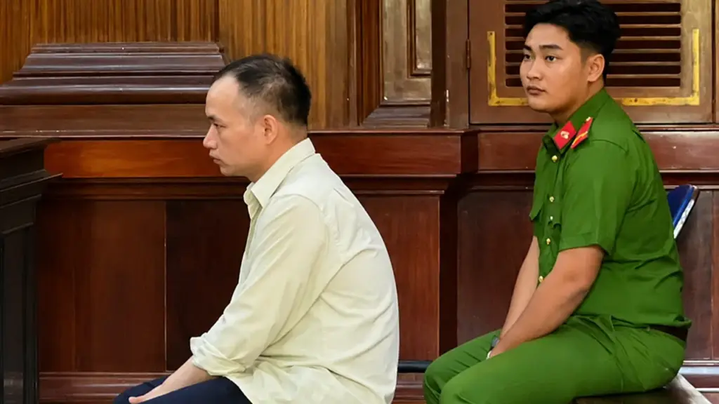 Cựu giám đốc ngân hàng bị cáo buộc liên tục gian dối, lừa hơn 17 tỷ đồng