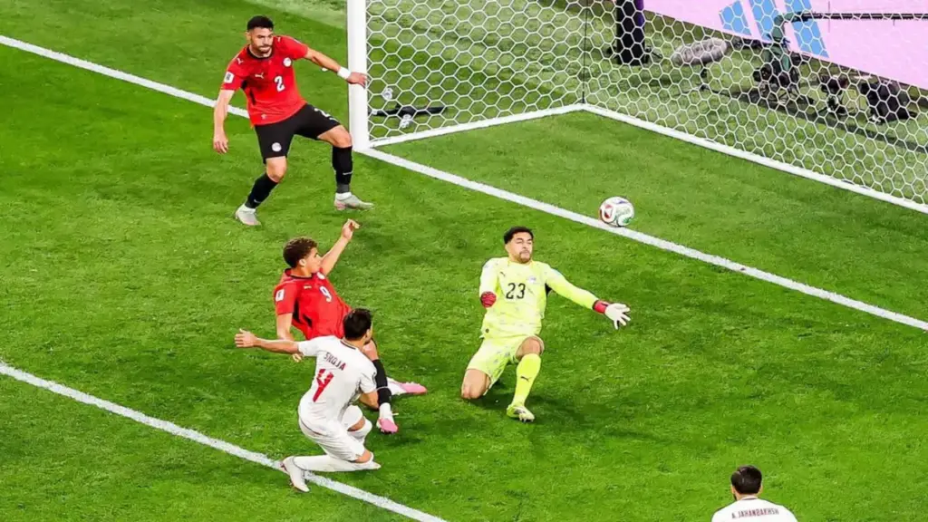 Cựu trọng tài FIFA Dương Văn Hiền: 'VAR đúng khi từ chối bàn thắng của Iran'