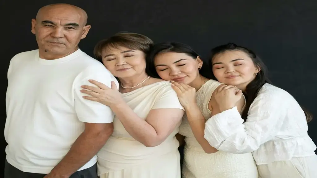 Đại gia đình 19 người khao khát em bé nhưng không ai chịu sinh con
