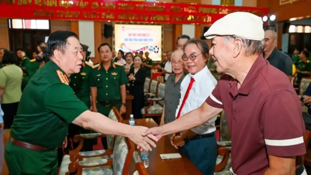 Đại tướng Nguyễn Trọng Nghĩa gặp mặt văn nghệ sĩ khu vực phía nam